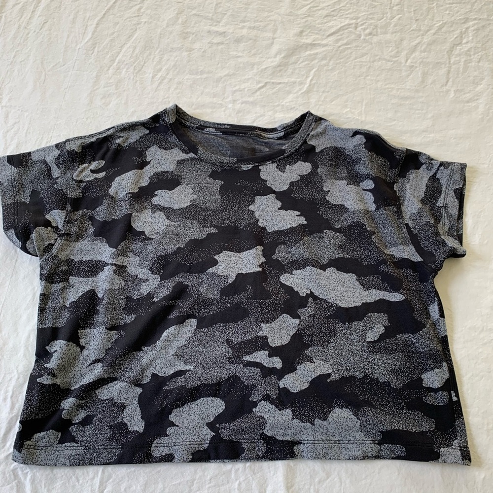 Lululemon crop tee